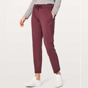 Lululemon on the fly straight leg pant with drawstring - size 8